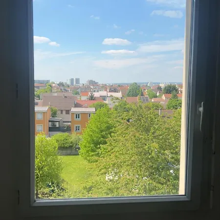 Lovely And Spacious Bobigny