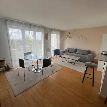 Lovely And Spacious Bobigny