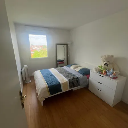 Lovely And Spacious * Bobigny